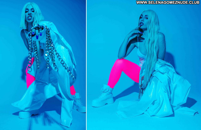 Ava Max No Source Babe Sexy Posing Hot Beautiful Celebrity