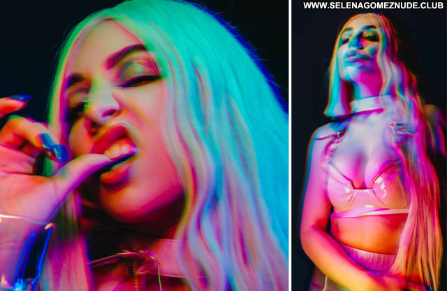 Ava Max No Source Celebrity Babe Beautiful Sexy Posing Hot