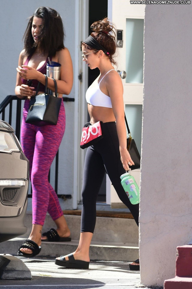 Sarah Hyland No Source Sexy Beautiful Posing Hot Celebrity Babe