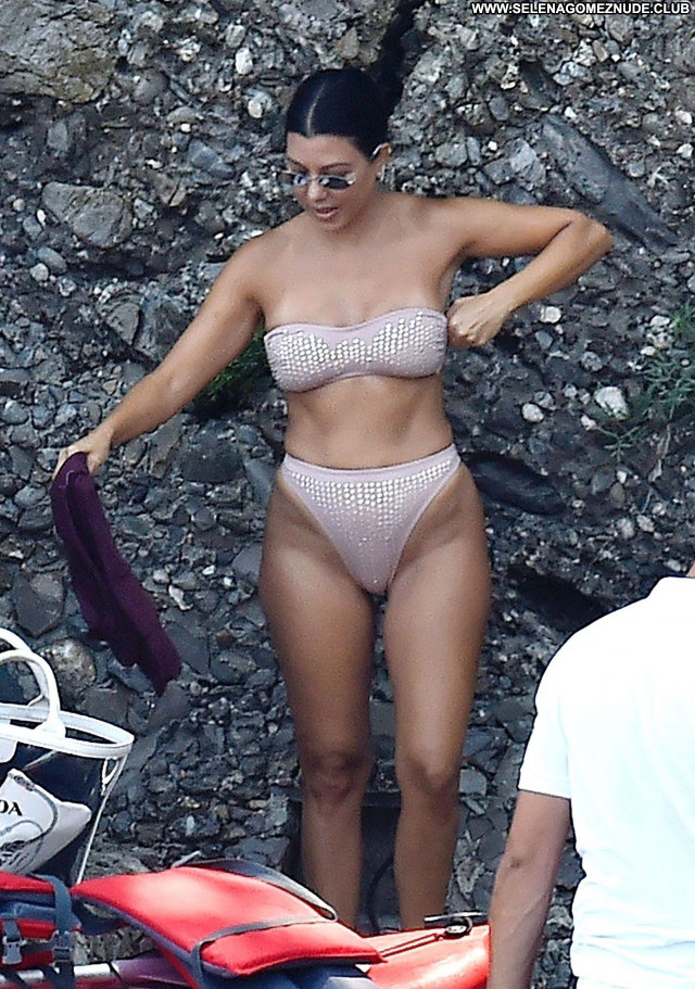 Kourtney Kardashian No Source Posing Hot Sexy Babe Beautiful Celebrity