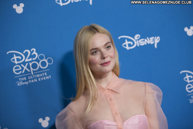 Elle Fanning No Source Beautiful Babe Sexy Celebrity Posing Hot