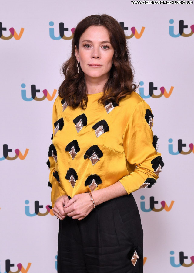 Anna Friel No Source Posing Hot Beautiful Sexy Babe Celebrity