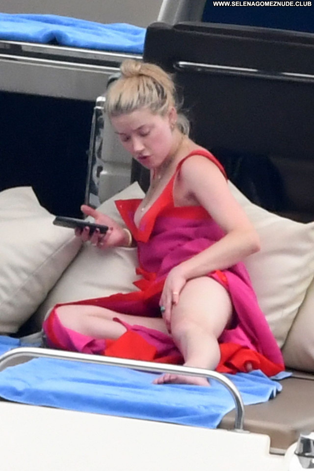 Amber Heard No Source Beautiful Sexy Posing Hot Celebrity Babe