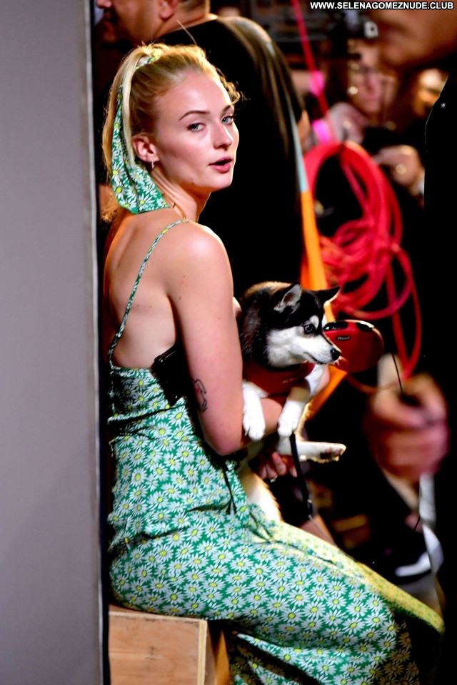 Sophie Turner No Source Celebrity Babe Sexy Posing Hot Beautiful