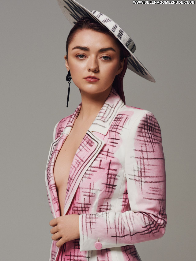 Maisie Williams No Source  Babe Celebrity Posing Hot Sexy Beautiful