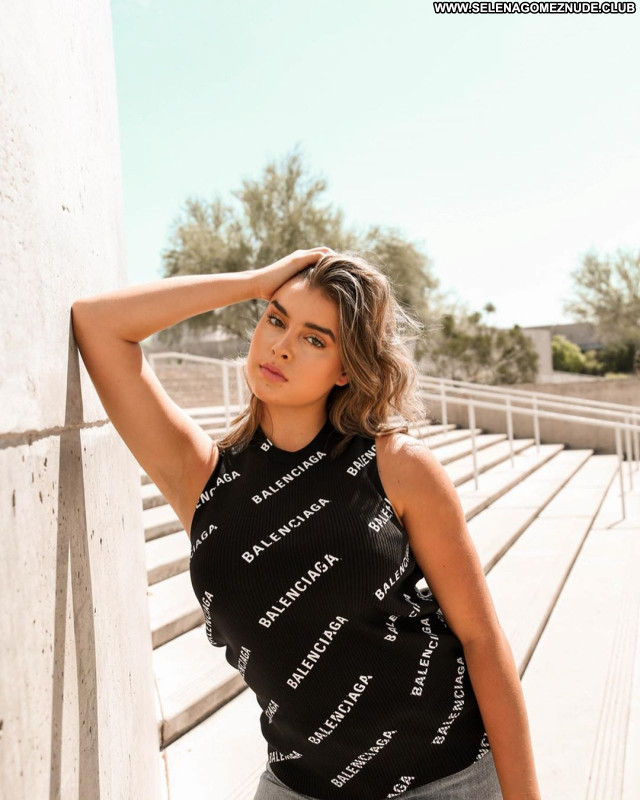 Kalani Hilliker No Source Babe Celebrity Sexy Beautiful Posing Hot