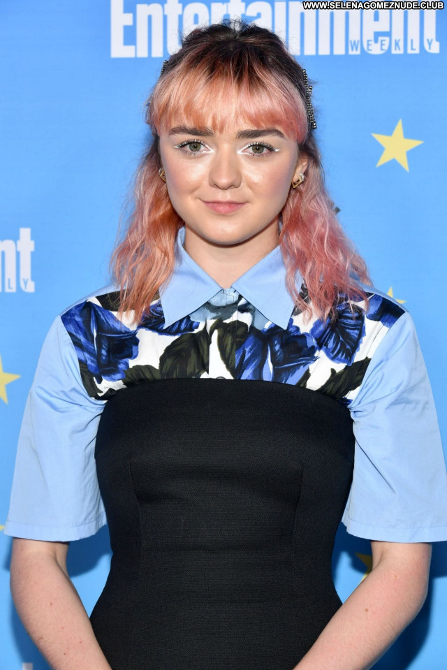 Maisie Williams No Source Babe Sexy Posing Hot Celebrity Beautiful