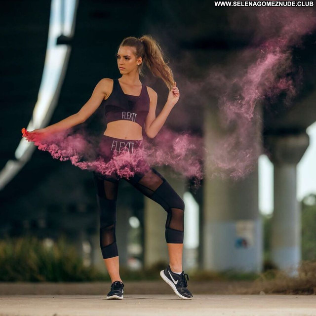 Emily Feld No Source  Celebrity Posing Hot Sexy Beautiful Babe