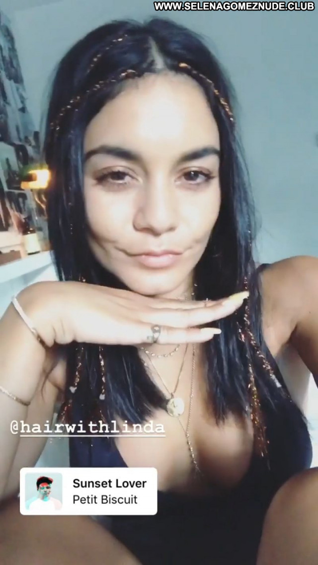 Vanessa Hudgens No Source Sexy Babe Posing Hot Beautiful Celebrity