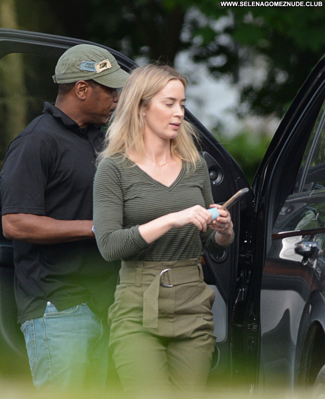 Emily Blunt No Source Sexy Celebrity Posing Hot Beautiful Babe