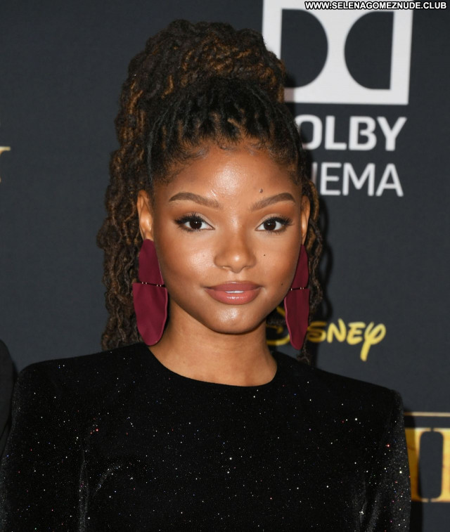 Halle Bailey No Source  Babe Beautiful Sexy Celebrity Posing Hot