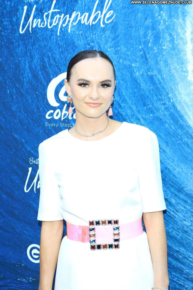 Madeline Carroll No Source Celebrity Posing Hot Beautiful Babe Sexy