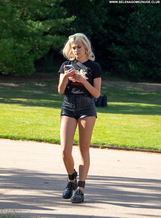 Pixie Lott No Source  Posing Hot Sexy Babe Celebrity Beautiful