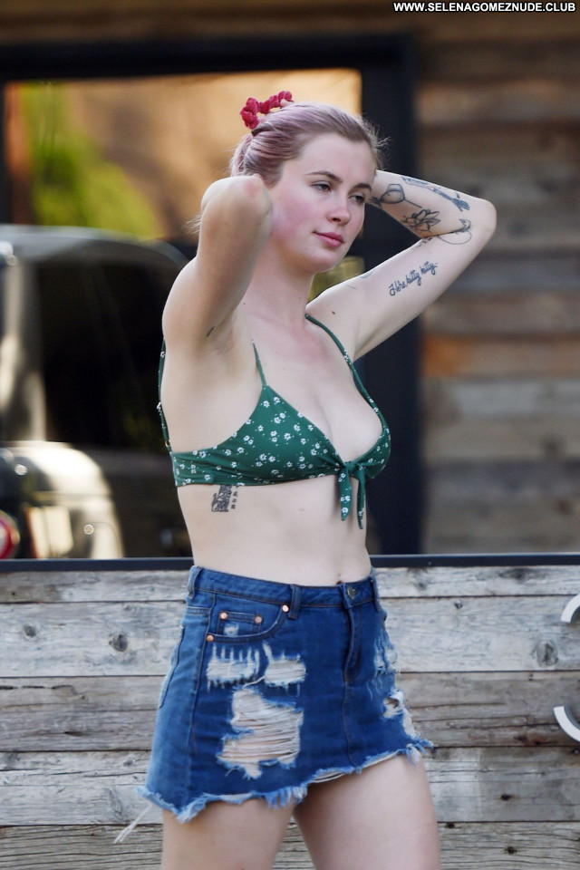 Ireland Baldwin No Source Posing Hot Celebrity Babe Beautiful Sexy