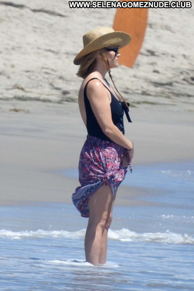Reese Witherspoo The Beach In Malibu Paparazzi Posing Hot Beautiful