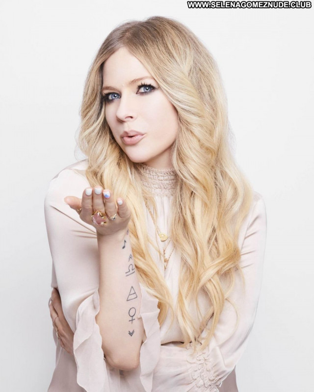 Avril Lavigne No Source Celebrity Posing Hot Sexy Beautiful Babe