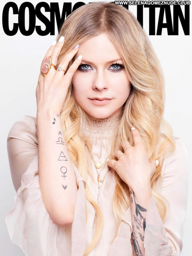 Avril Lavigne No Source Sexy Posing Hot Celebrity Babe Beautiful