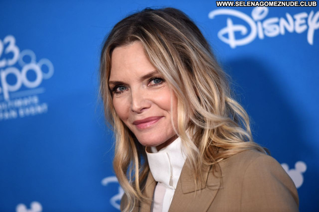 Michelle Pfeiffer No Source Beautiful Celebrity Babe Sexy Posing Hot