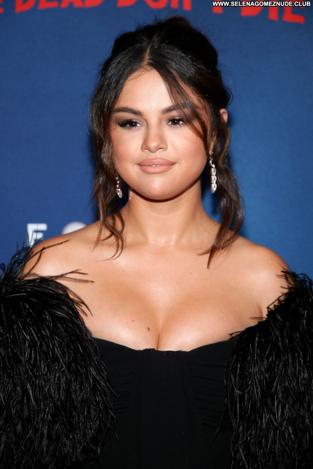 Selena Gomez No Source Posing Hot Celebrity Sexy Babe Beautiful