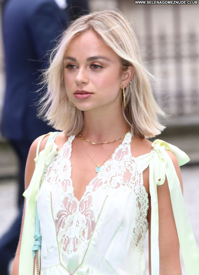 Amelia Windsor No Source Babe Sexy Celebrity Posing Hot Beautiful