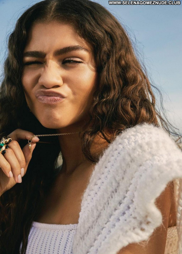 Zendaya Coleman No Source Beautiful Babe Celebrity Sexy Posing Hot