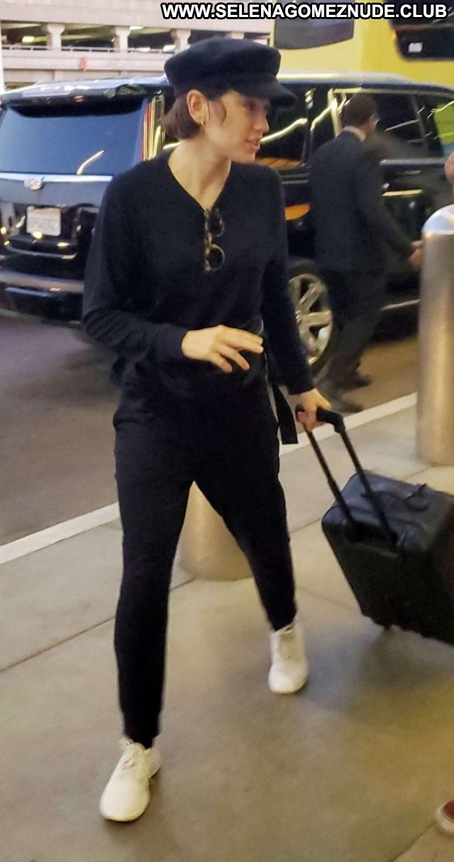 Daisy Ridley Lax Airport  Babe Paparazzi Beautiful Celebrity Posing