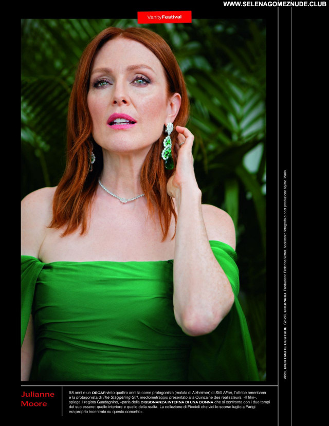 Julianne Moore Babe Celebrity Posing Hot Beautiful Sexy