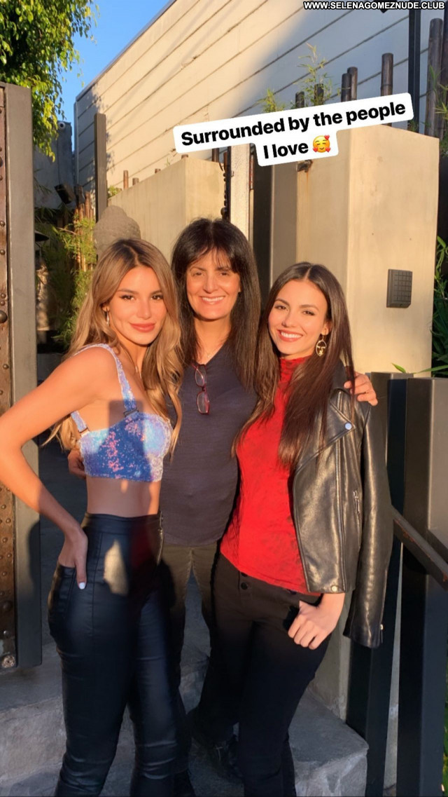 Victoria Justice No Source Posing Hot Beautiful Sexy Babe Celebrity