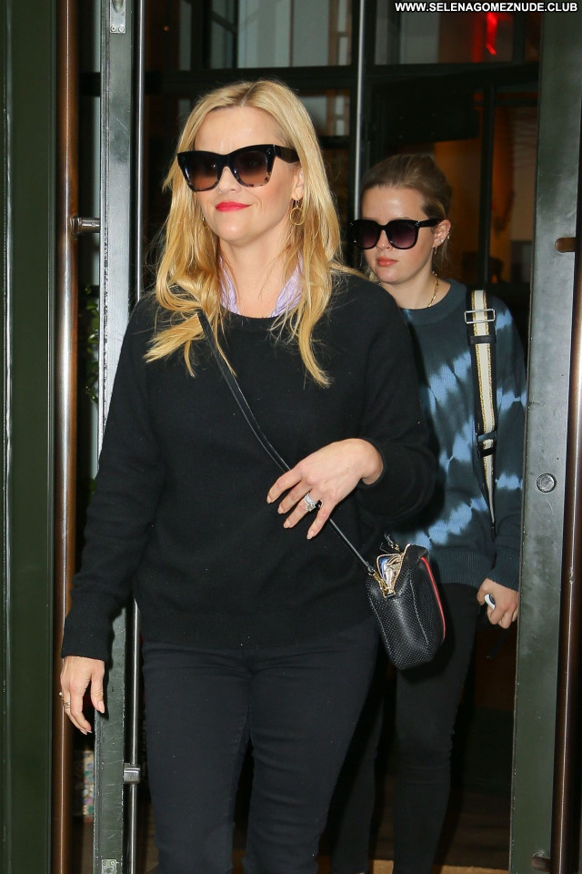 Reese Witherspoon No Source  Sexy Celebrity Babe Posing Hot Beautiful