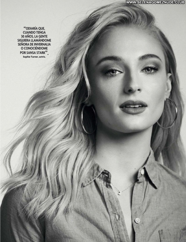 Sophie Turner No Source Sexy Celebrity Posing Hot Beautiful Babe