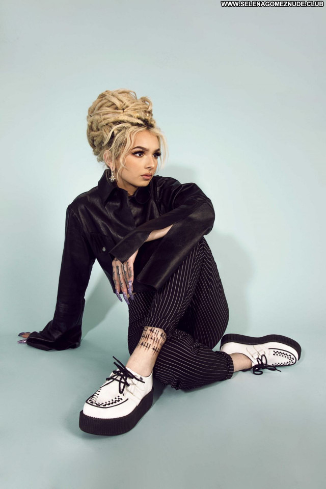 Zhavia Ward No Source Posing Hot Sexy Celebrity Babe Beautiful