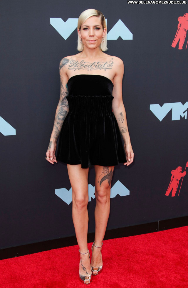 Skylar Grey No Source  Babe Posing Hot Beautiful Celebrity Sexy