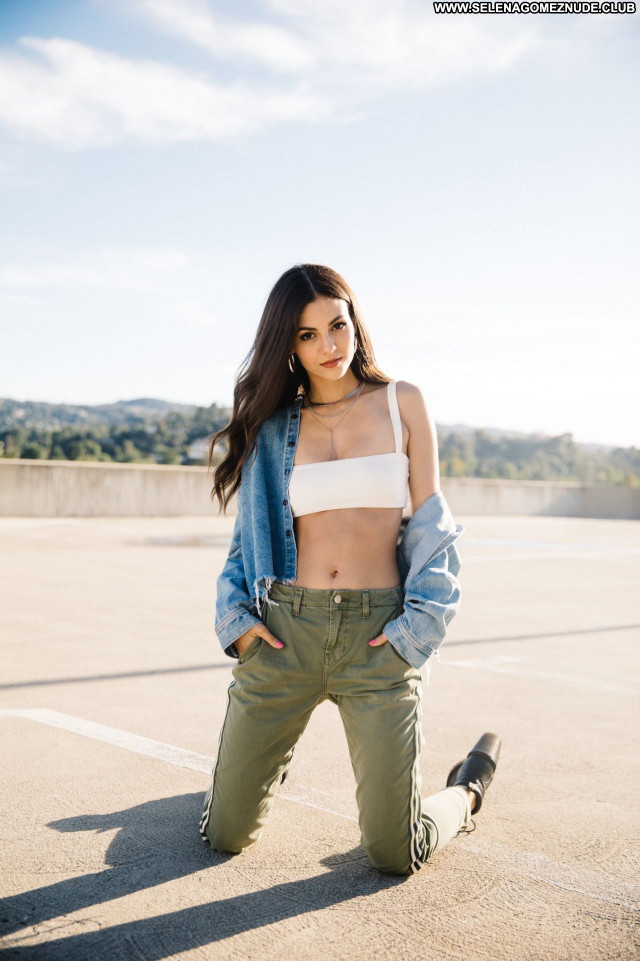 Victoria Justice No Source Babe Beautiful Sexy Posing Hot Celebrity