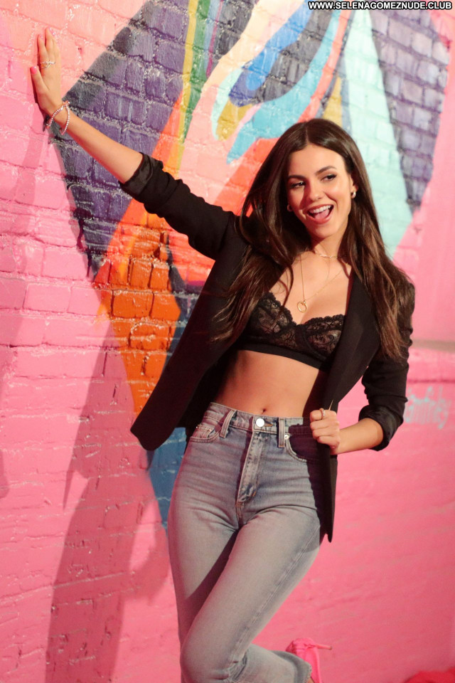 Victoria Justice No Source  Posing Hot Babe Celebrity Beautiful Sexy