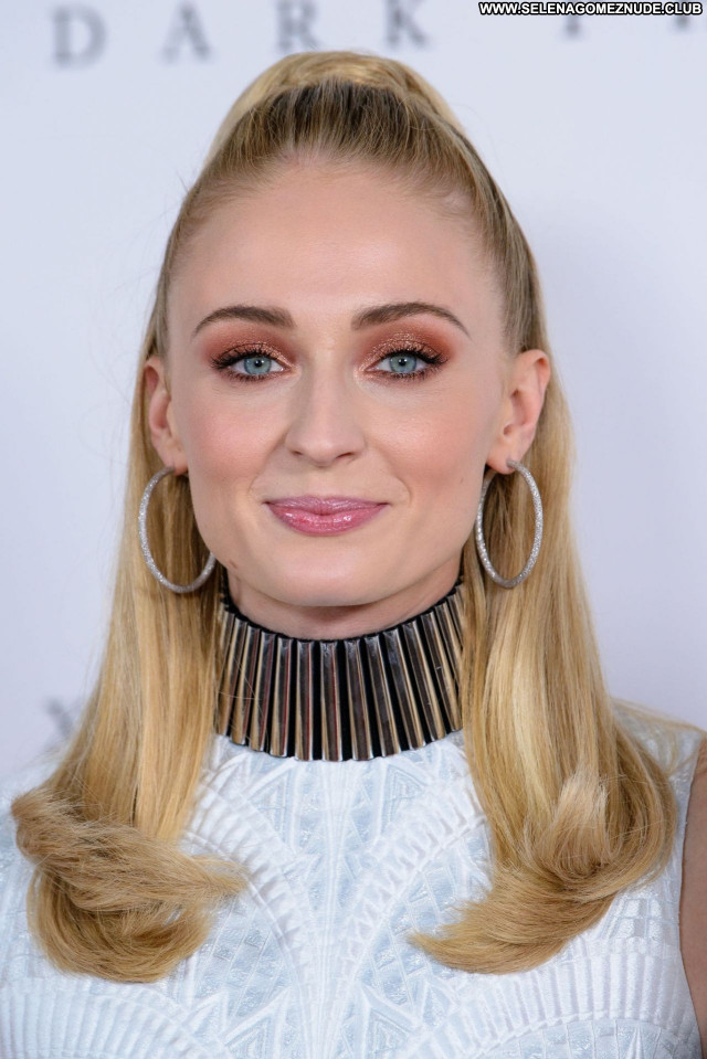 Sophie Turner No Source Babe Beautiful Sexy Celebrity Posing Hot