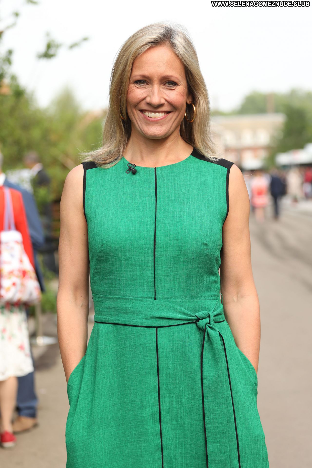 Sophie Raworth Posing Hot Beautiful Babe Sexy Celebrity