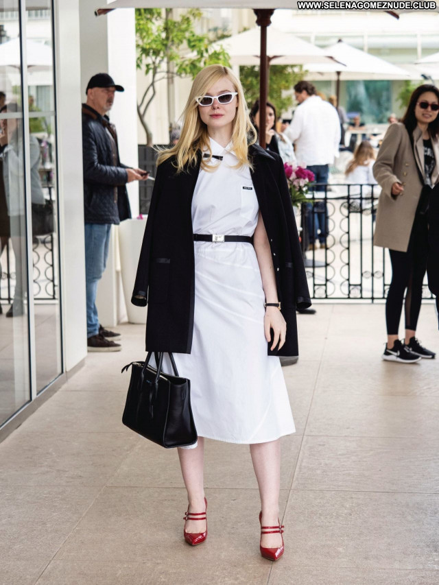 Elle Fanning No Source Sexy Babe Beautiful Celebrity Posing Hot