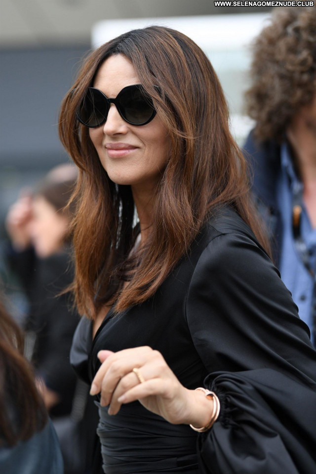 Monica Bellucci No Source Babe Beautiful Sexy Posing Hot Celebrity