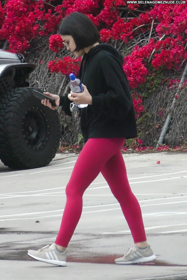 Lucy Hale No Source Beautiful Babe Sexy Celebrity Posing Hot