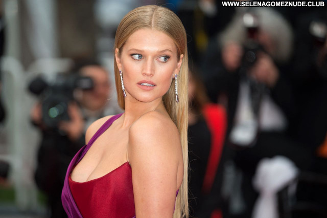 Toni Garrn No Source Sexy Babe Celebrity Beautiful Posing Hot