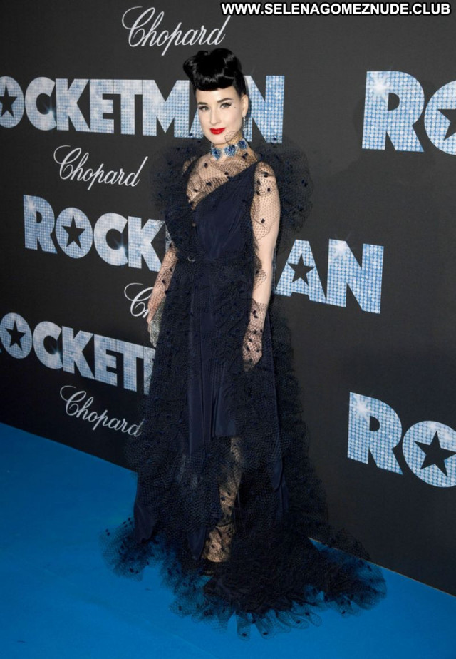 Dita Von No Source  Posing Hot Beautiful Sexy Celebrity Babe