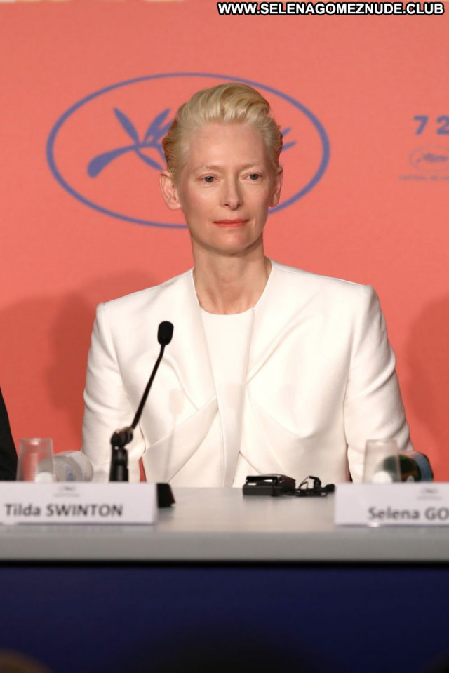 Tilda Swinton No Source Celebrity Beautiful Babe Posing Hot Sexy