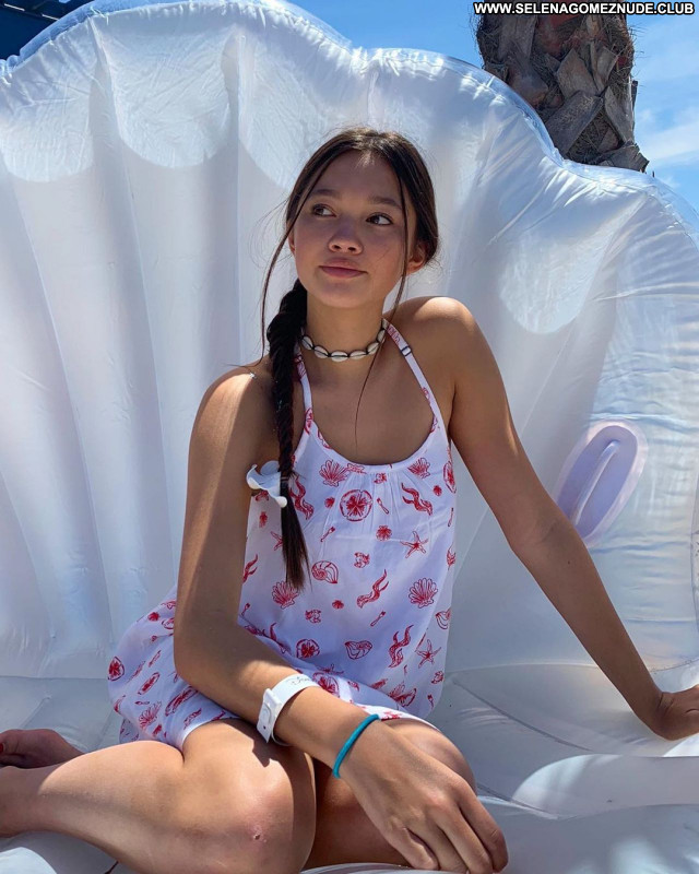 Lily Chee No Source Babe Sexy Posing Hot Beautiful Celebrity