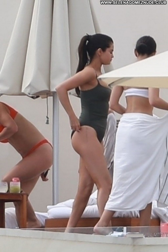 Selena Gomez No Source Babe Videos Posing Hot Pretty Swimsuit Beach