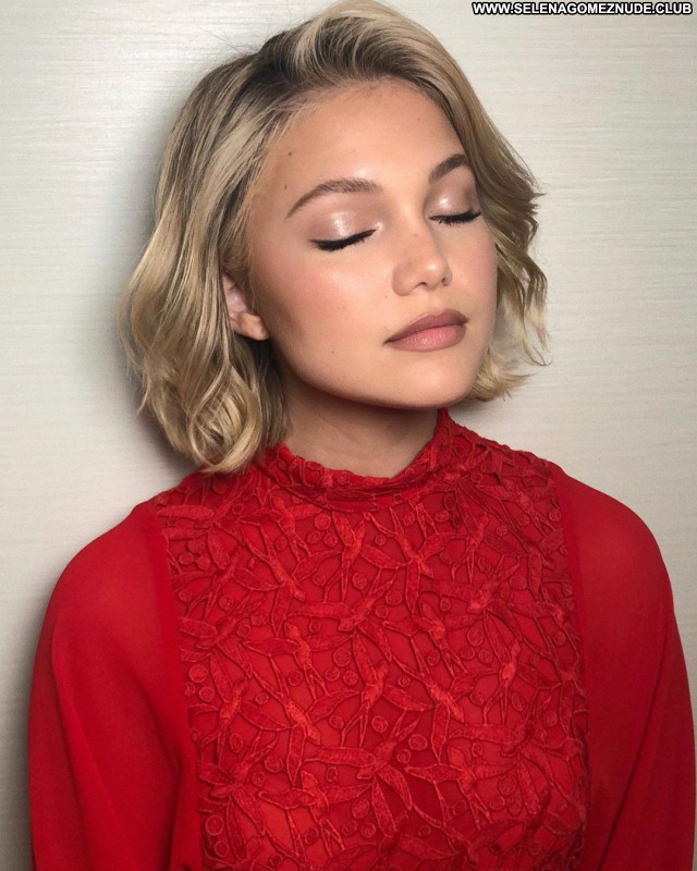 Olivia Holt No Source Sexy Beautiful Celebrity Babe Posing Hot