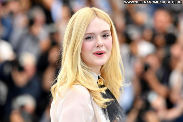 Elle Fanning No Source Sexy Celebrity Posing Hot Babe Beautiful