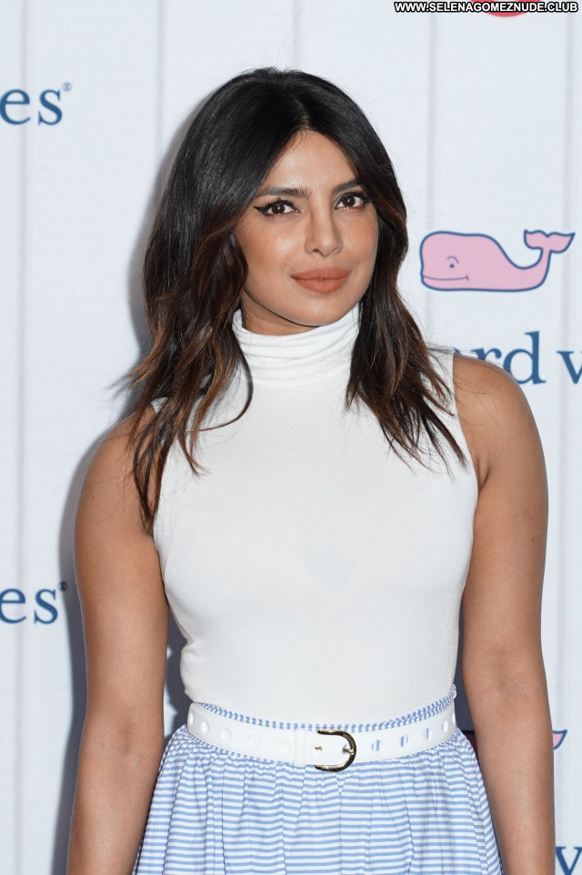 Priyanka Chopra No Source Beautiful Posing Hot Celebrity Sexy Babe