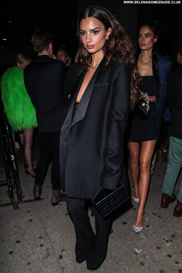 Emily Ratajkowski No Source Sexy Beautiful Babe Celebrity Posing Hot
