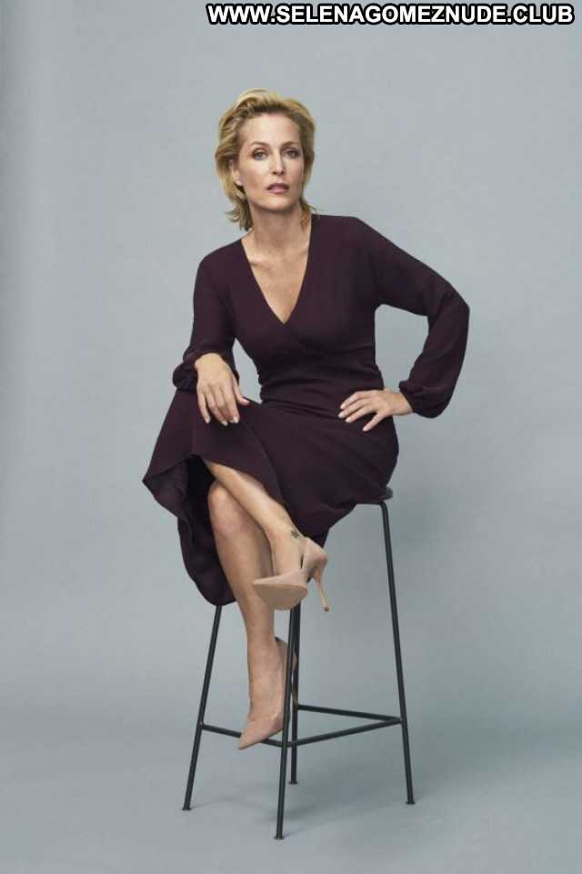 Gillian Anderson No Source  Posing Hot Celebrity Babe Beautiful