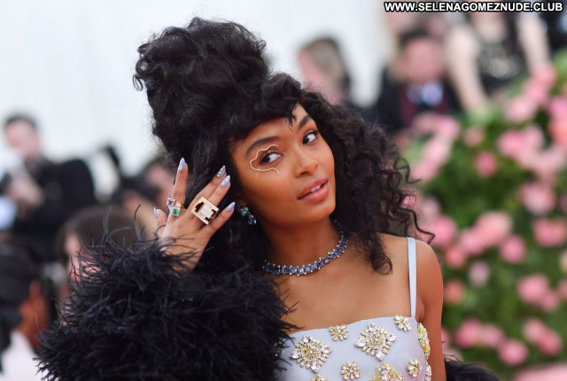 Yara Shahidi No Source Posing Hot Babe Sexy Beautiful Celebrity